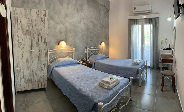 Imagen de la habitación del Hotel Villa Ilios, Old Port Fira. Foto 14