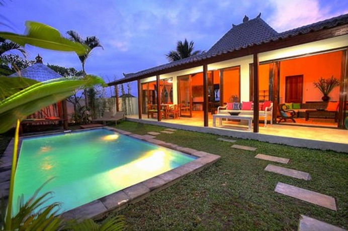 Imagen de la piscina del Hotel Villa Iman. Foto 20