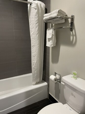 Imagen general del Hotel Villa Inn and Suites. Foto 1