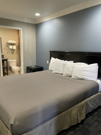 Imagen de la habitación del Hotel Villa Inn and Suites. Foto 4