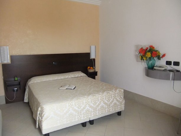Imagen de la habitación del Hotel Villa Ionia. Foto 4