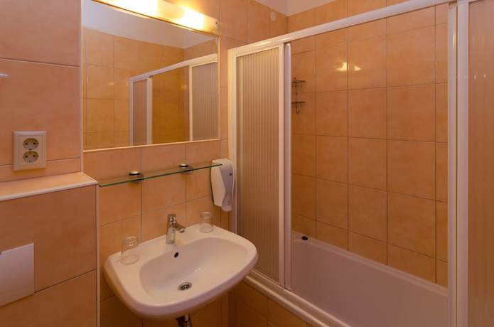 Imagen de la habitación del Hotel Villa Irena. Foto 7