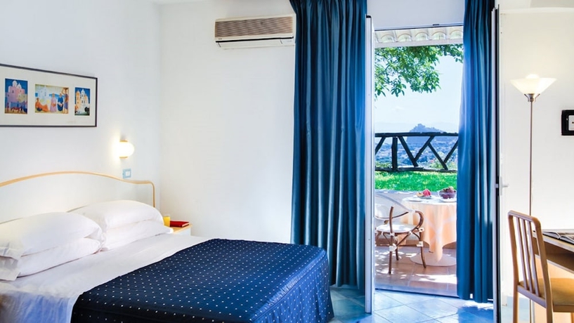 Imagen de la habitación del Hotel Villa Ireos. Foto 9