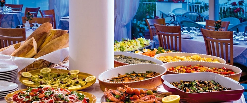 Imagen del bar/restaurante del Hotel Villa Ireos. Foto 6