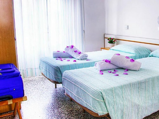 Imagen de la habitación del Hotel Villa Iris, Torre pedrera. Foto 5