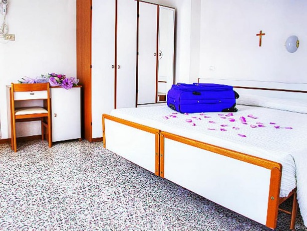 Imagen de la habitación del Hotel Villa Iris, Torre pedrera. Foto 6