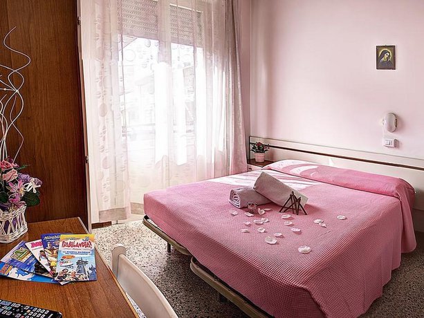 Imagen de la habitación del Hotel Villa Iris, Torre pedrera. Foto 10