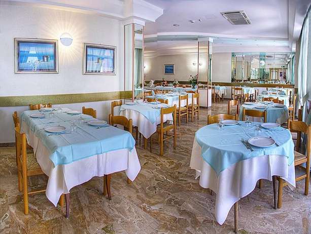 Imagen del bar/restaurante del Hotel Villa Iris, Torre pedrera. Foto 4