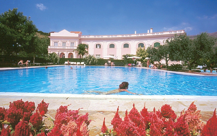 Imagen de la piscina del Hotel Villa Irlanda Grand. Foto 16