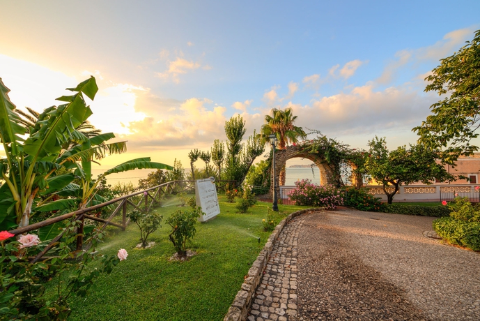 Imagen de los exteriores del Hotel Villa Irlanda Grand. Foto 11