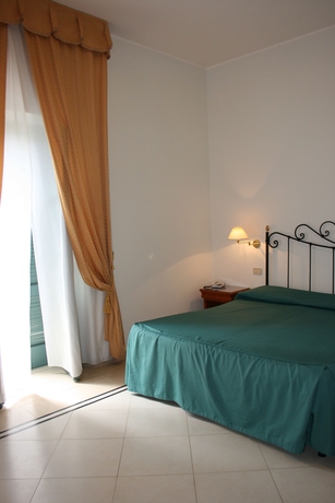 Imagen de la habitación del Hotel Villa Irlanda Grand. Foto 9