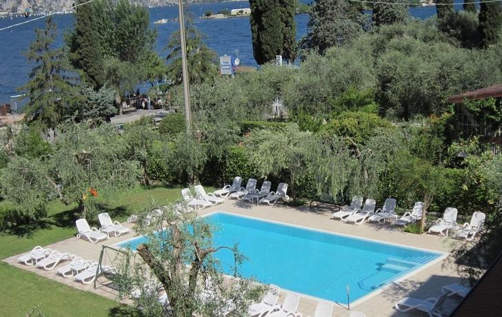 Imagen de la piscina del Hotel Villa Isabella and Residence. Foto 7