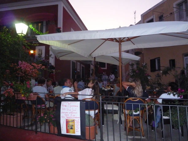 Imagen del bar/restaurante del Hotel Villa Iulia. Foto 3