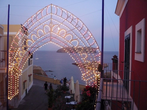 Imagen de los exteriores del Hotel Villa Iulia. Foto 13