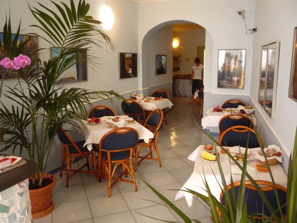Imagen del bar/restaurante del Hotel Villa Iulia. Foto 6