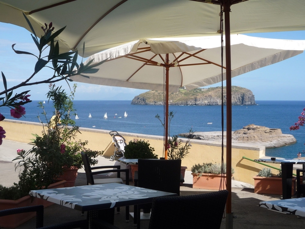 Imagen de los exteriores del Hotel Villa Iulia. Foto 15