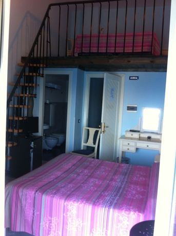 Imagen de la habitación del Hotel Villa Iulia. Foto 9
