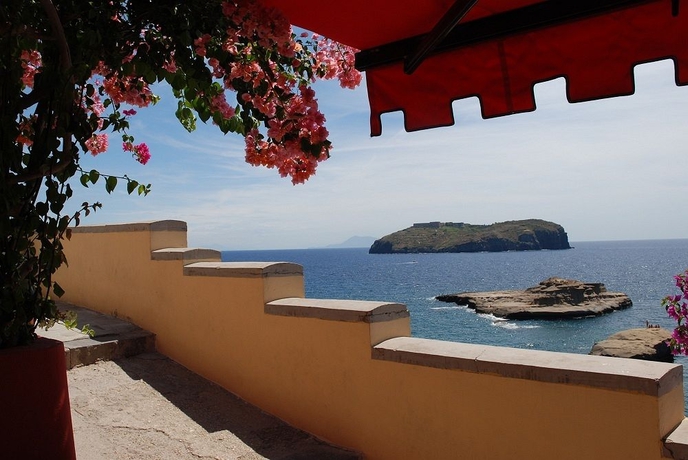 Imagen de los exteriores del Hotel Villa Iulia. Foto 16