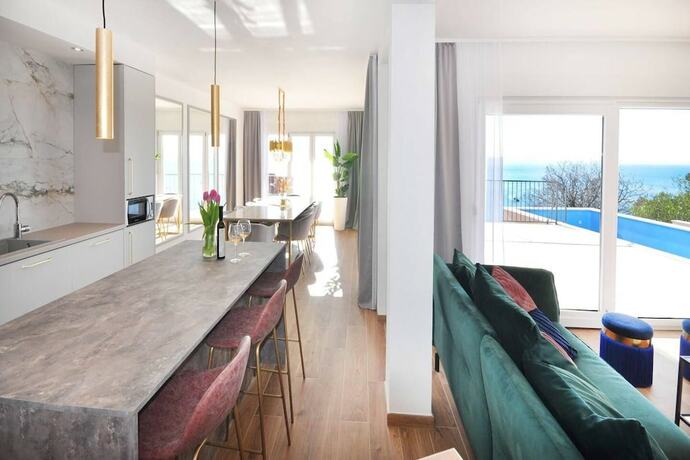 Imagen general del Hotel Villa Iva With sea View and Pool. Foto 2