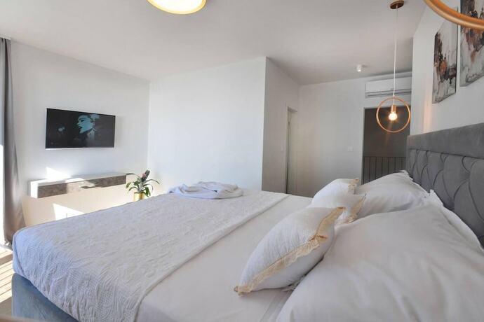 Imagen general del Hotel Villa Iva With sea View and Pool. Foto 5