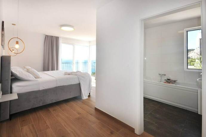 Imagen general del Hotel Villa Iva With sea View and Pool. Foto 12