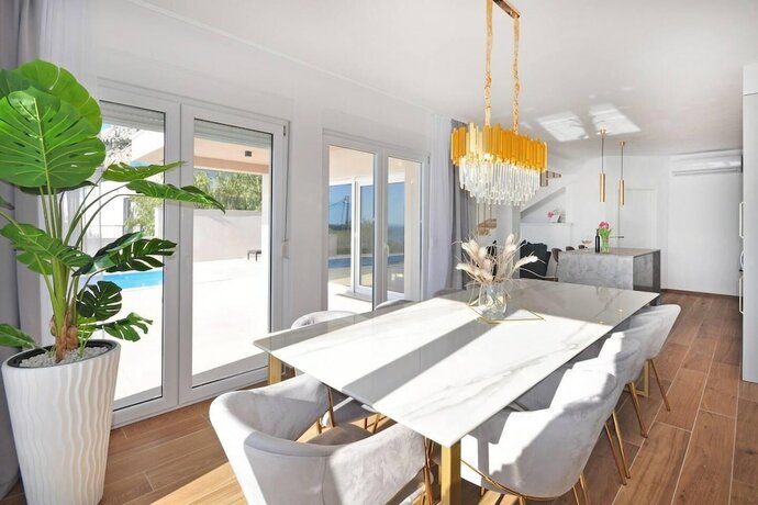 Imagen general del Hotel Villa Iva With sea View and Pool. Foto 13