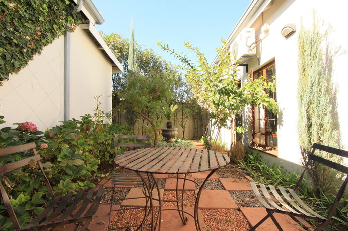 Imagen de los exteriores del Hotel Villa Jana. Foto 10