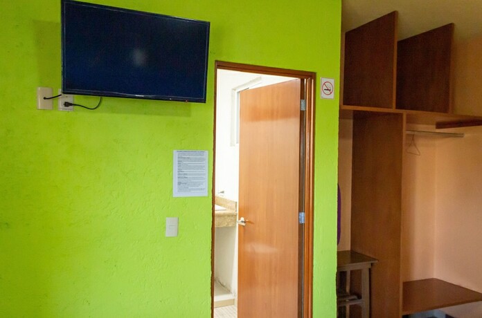 Imagen de la habitación del Hotel Villa Jardines. Foto 13