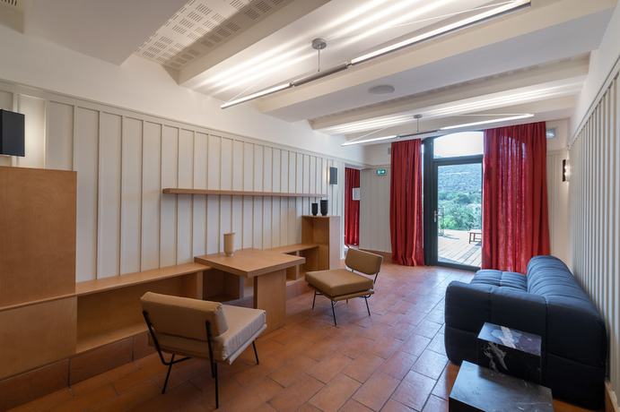 Imagen del bar/restaurante del Hotel Villa Jos&eacute;phine, L'&Icirc;le-Rousse. Foto 2