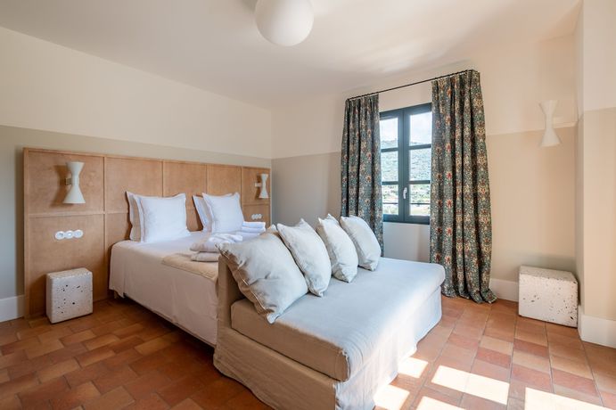 Imagen de la habitación del Hotel Villa Jos&eacute;phine, L'&Icirc;le-Rousse. Foto 7