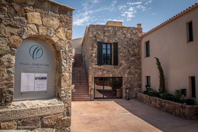 Imagen de los interiores del Hotel Villa Jos&eacute;phine, L'&Icirc;le-Rousse. Foto 20