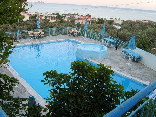 Imagen de la piscina del Hotel Villa Jota. Foto 5