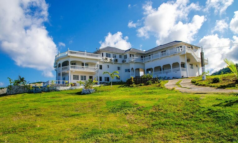 Imagen general del Hotel Villa Juanita, Happy Grove. Foto 1