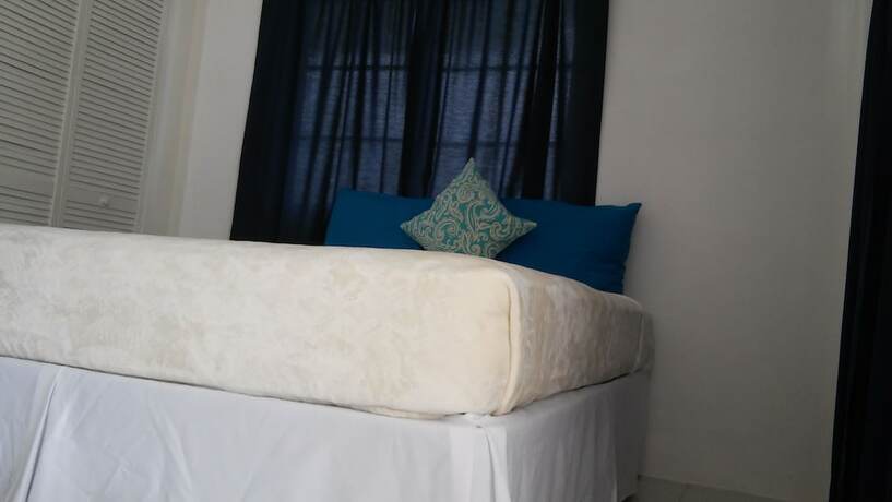 Imagen general del Hotel Villa Juanita, Happy Grove. Foto 2