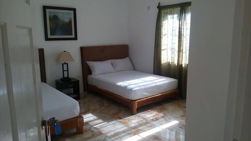 Imagen de la habitación del Hotel Villa Juanita, Happy Grove. Foto 12