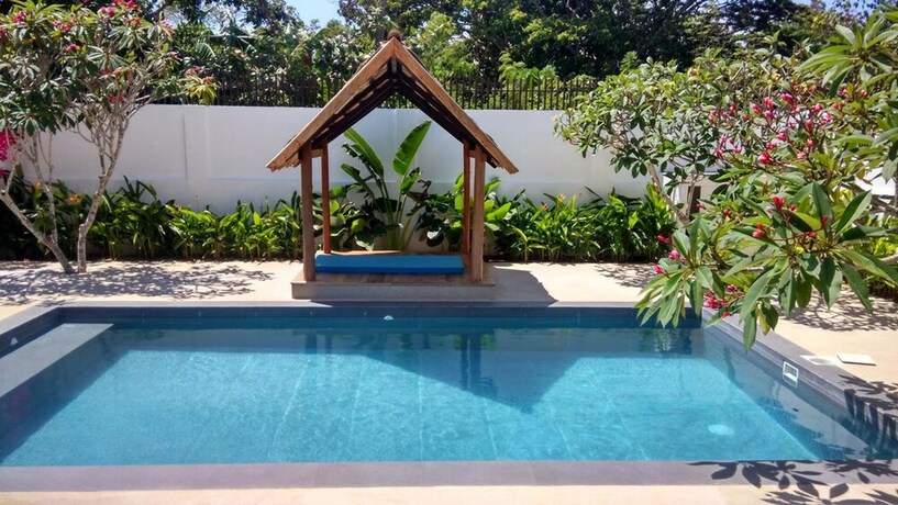 Imagen de la piscina del Hotel Villa Kalachuchi Bandb. Foto 38