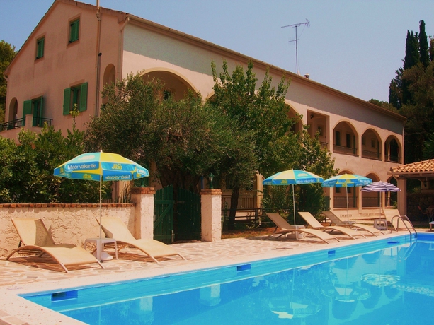 Imagen de la piscina del Hotel Villa Karmar. Foto 14