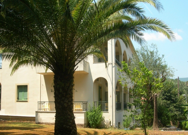 Imagen de los exteriores del Hotel Villa Karmar. Foto 10