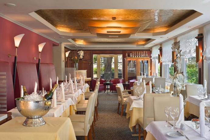 Imagen del bar/restaurante del Hotel Villa Kastania. Foto 2