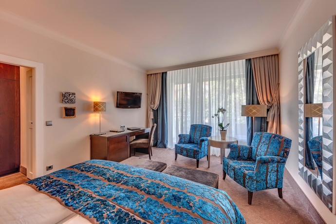 Imagen de los exteriores del Hotel Villa Kastania. Foto 14