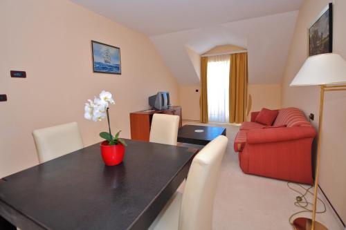Imagen de la habitación del Hotel Villa Kastel. Foto 9
