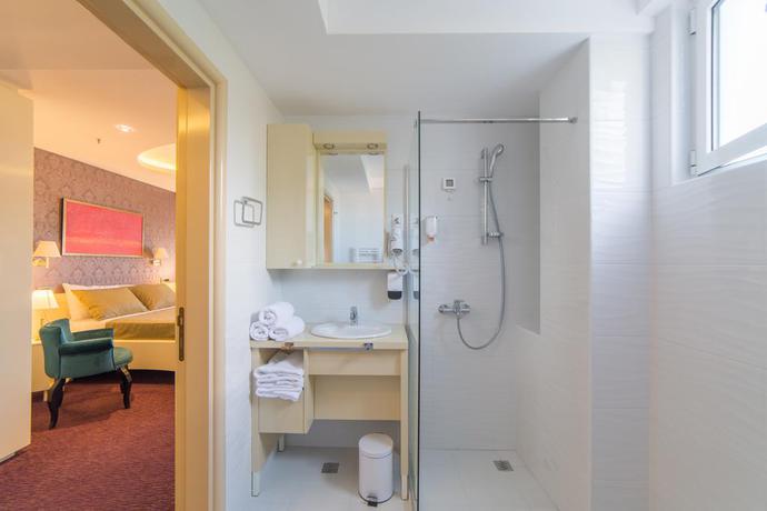 Imagen de la habitación del Hotel Villa Katarina. Foto 3