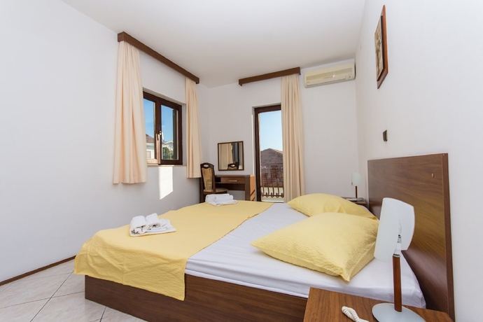 Imagen de la habitación del Hotel Villa Katarina. Foto 8