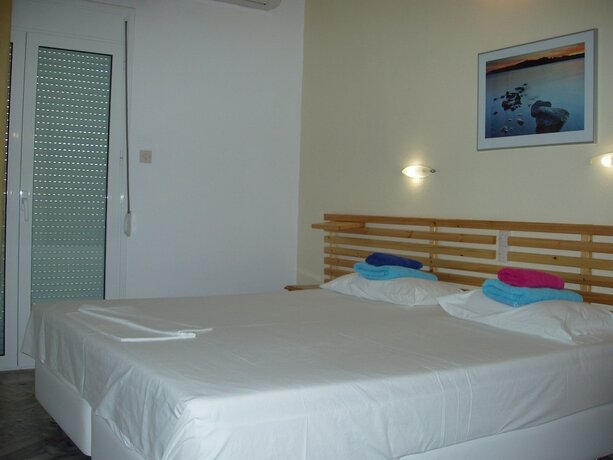 Imagen de la habitación del Hotel Villa Kavourakia, Sk&iacute;athos. Foto 17