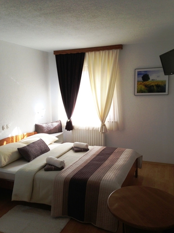 Imagen de la habitación del Hotel Villa Knezevic. Foto 8