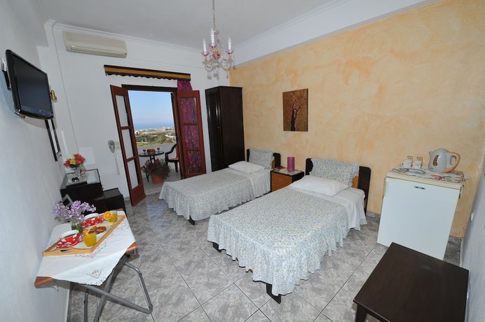Imagen de la habitación del Hotel Villa Koronios. Foto 7