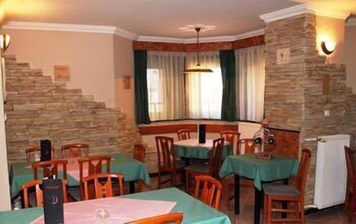 Imagen del bar/restaurante del Hotel Villa Kristal. Foto 18