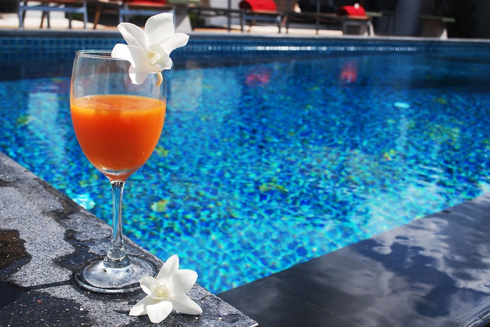 Imagen de la piscina del Hotel Villa Labaron. Foto 7