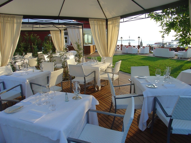 Imagen del bar/restaurante del Hotel Villa Laguna. Foto 2