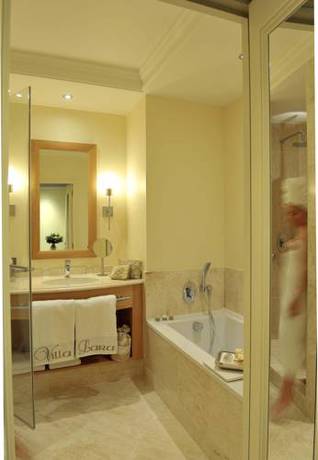 Imagen de la habitación del Hotel Villa Lara, Bayeux. Foto 9